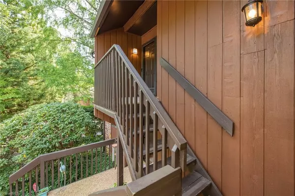 Winston Salem, NC 27104,110 Cedar Lake TRL