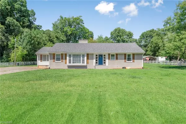 4134 Old US Highway 421 W, Hamptonville, NC 27020