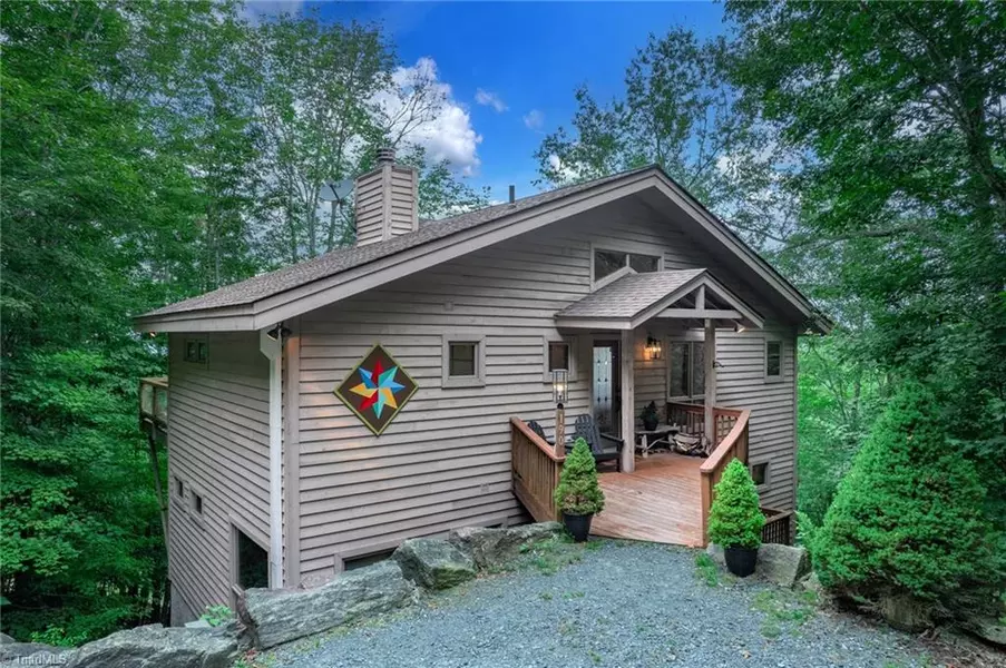 190 Wild Daisy LN, Beech Mountain, NC 28604