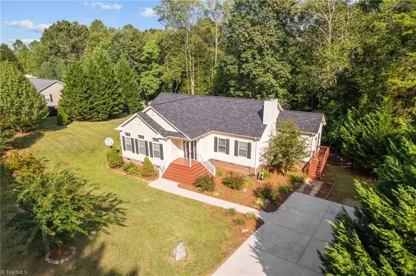 621 Honeysuckle RD, Madison, NC 27025