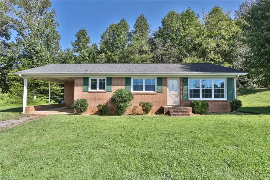 4003 Over The Hill LN, Boonville, NC 27011