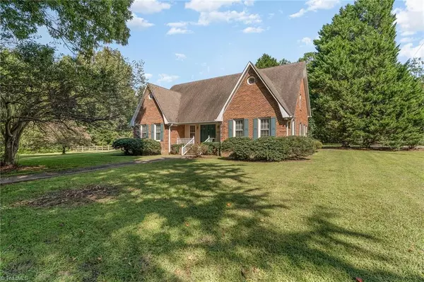 Advance, NC 27006,222 Shallowbrook DR