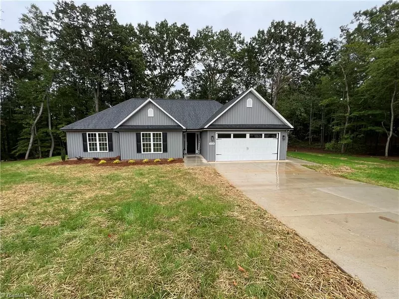 1028 Lee Acres DR, Walnut Cove, NC 27052