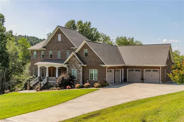 245 Hawks Nest TRL, Purlear, NC 28665