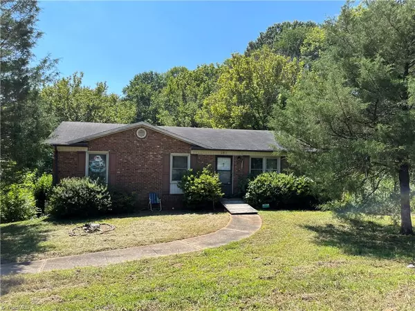 171 Rolling Hills LN, Mocksville, NC 27028