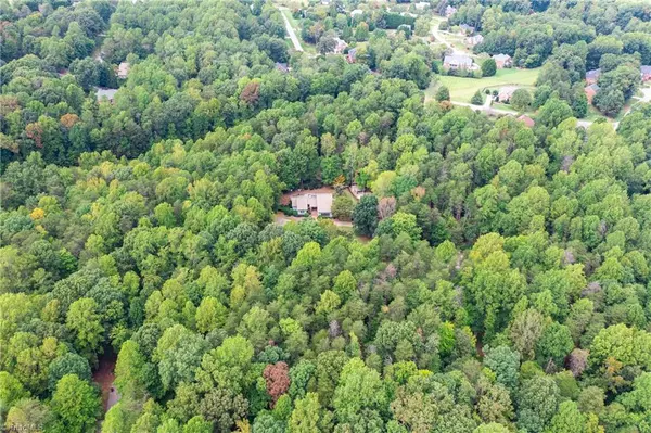 Oak Ridge, NC 27310,8230 Hunting Cog RD