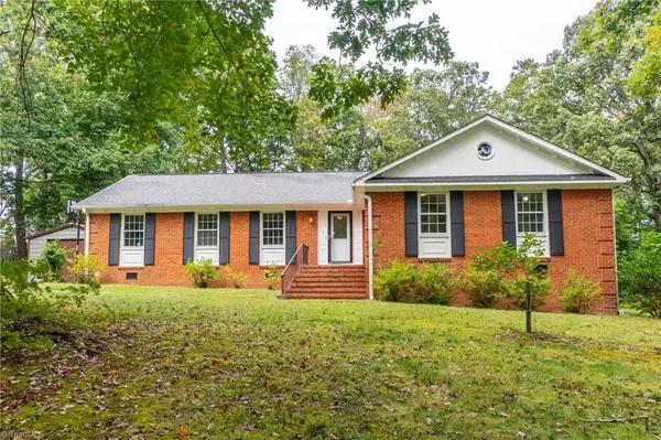 8 Anson CIR,  Greensboro,  NC 27407