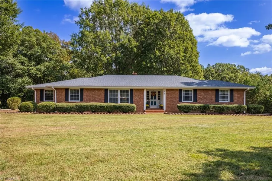 227 cardinal RD, Madison, NC 27025