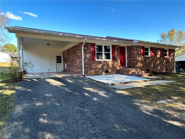 3432 Us Highway 21, Hamptonville, NC 27020