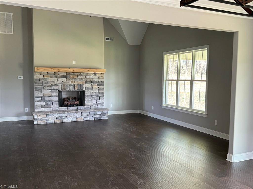 King, NC 27021,101 Flagstone DR