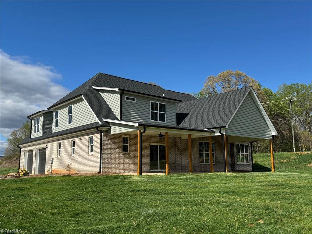 King, NC 27021,101 Flagstone DR