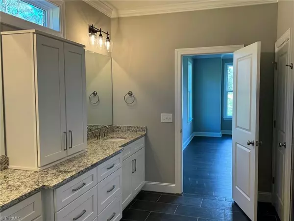 King, NC 27021,105 Sandstone DR