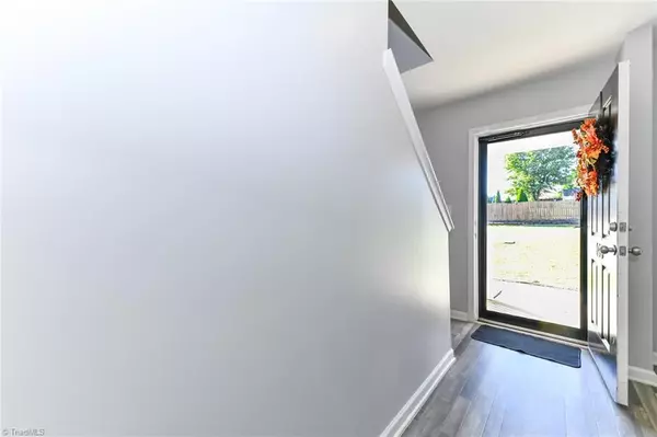 King, NC 27021,108 Dixieland CT