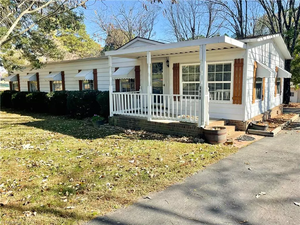 Sophia, NC 27350,8324 Hillsville RD