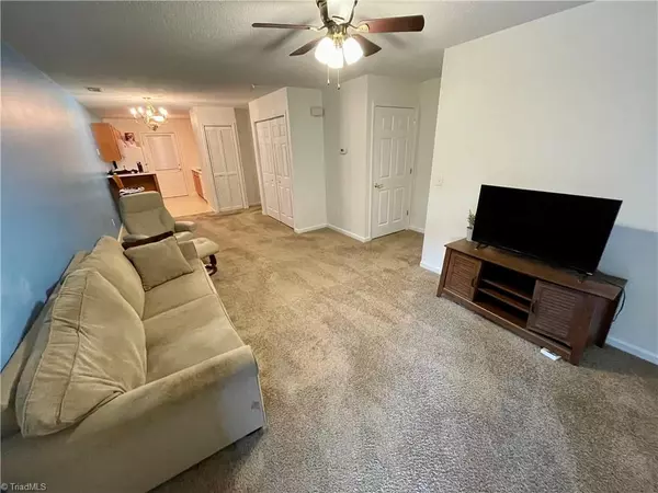 High Point, NC 27263,819 Belmont DR #2D