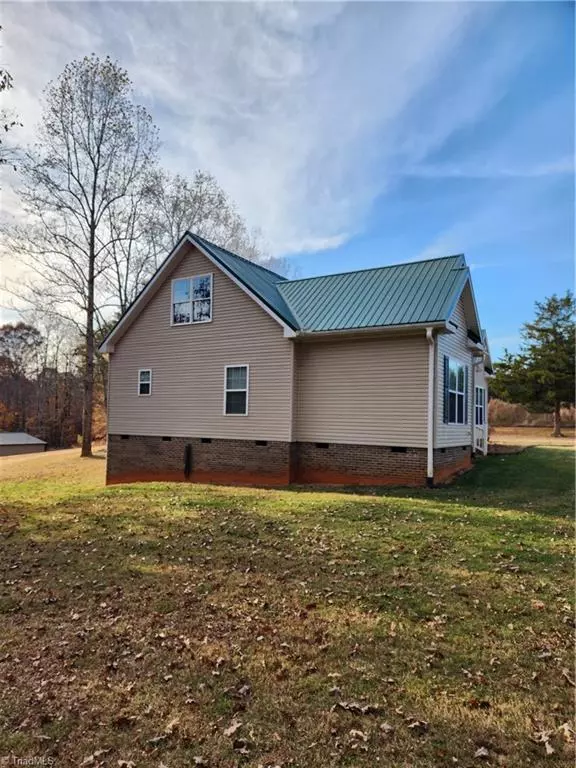 Yadkinville, NC 27055,1724 Helton RD