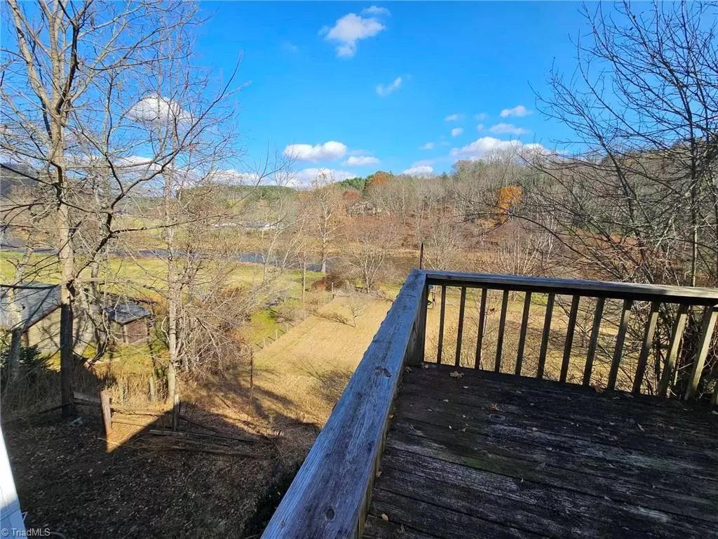 Crumpler, NC 28617,420 Beau Rivage DR