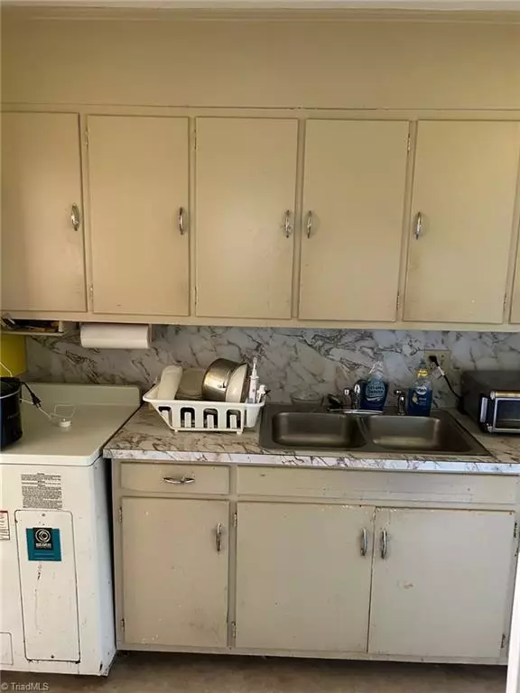 Greensboro, NC 27405,1706 Meadow ST