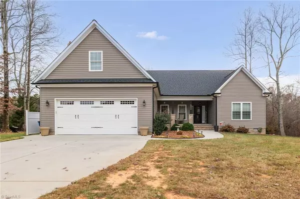 932 Haynes RD, Summerfield, NC 27358