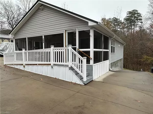 New London, NC 28127,163 Club House DR