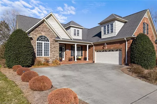 139 Cedar LN, Bermuda Run, NC 27006