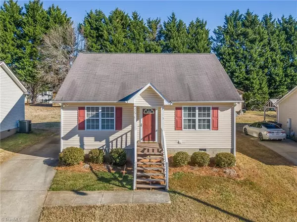 225 Williamsgate CT, Winston Salem, NC 27107