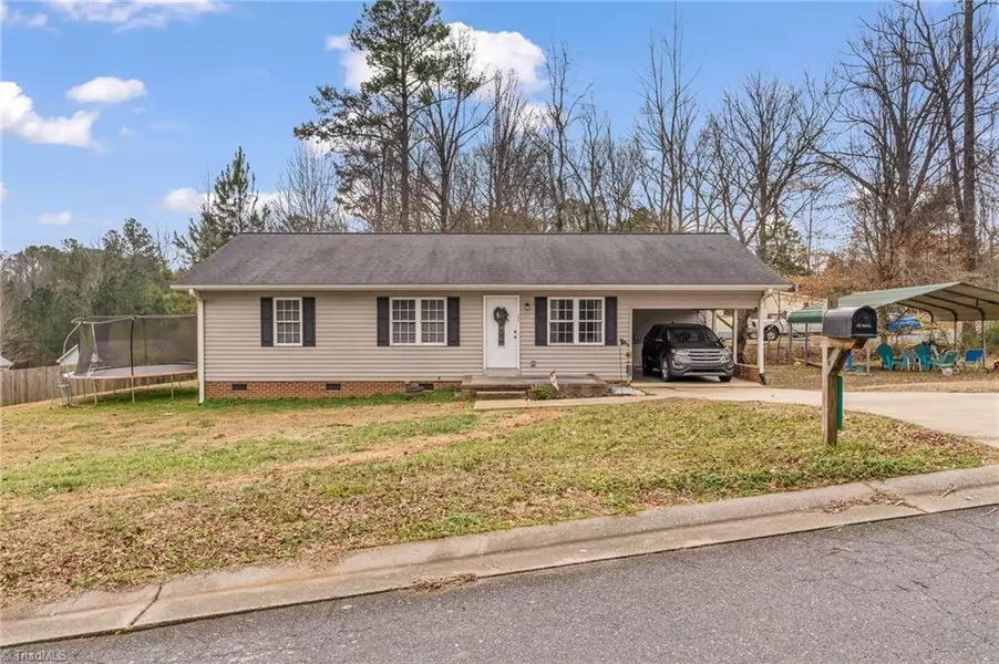 305 Admiral DR, Ramseur, NC 27316