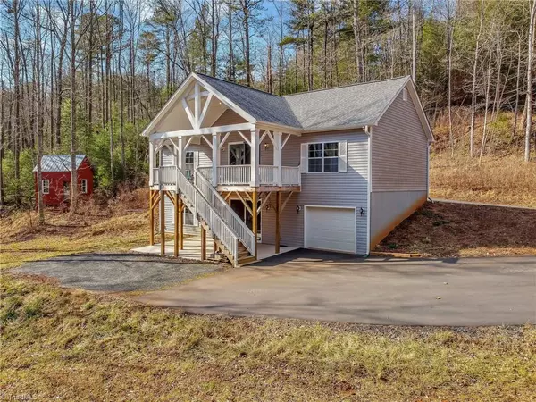 235 Molly DR, Mcgrady, NC 28649