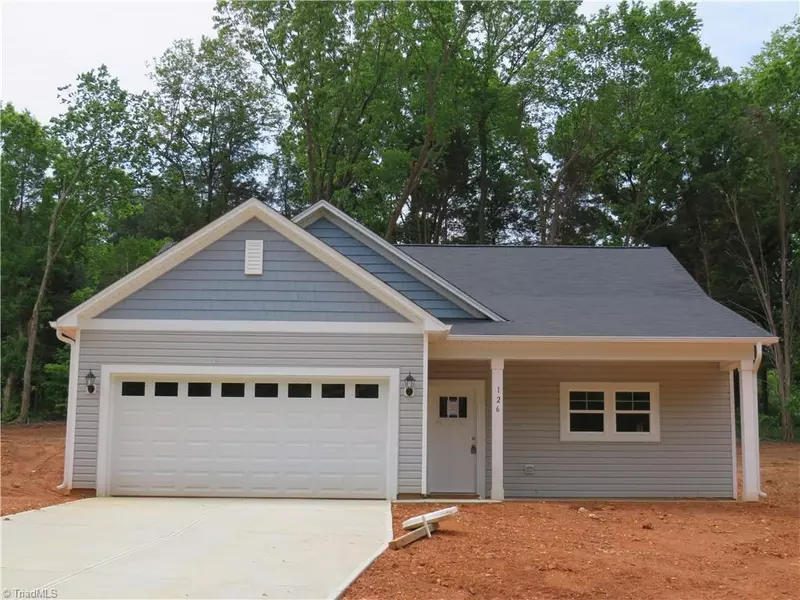 126 Meadow LN, Thomasville, NC 27360