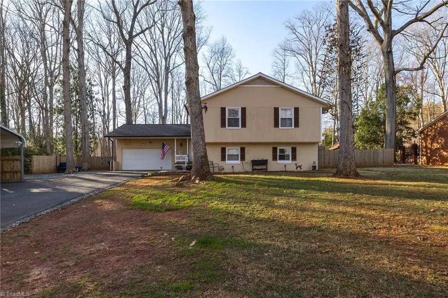 2051 Mallard Lakes DR, Winston Salem, NC 27106