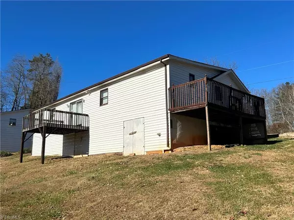 North Wilkesboro, NC 28659,288 Sandy Flats RD