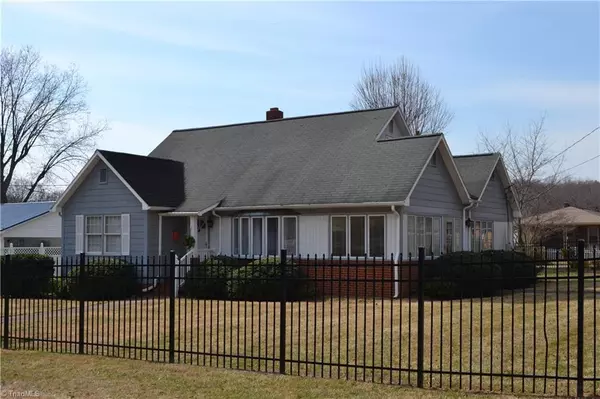 308 N 9th AVE, Mayodan, NC 27027