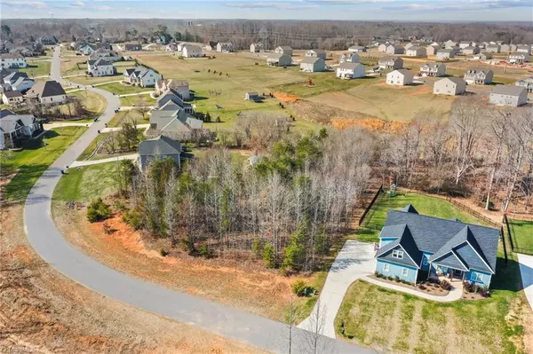 8421 Exmoor TRCE, Browns Summit, NC 27214