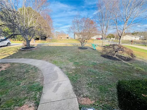 King, NC 27021,124 Saura View DR