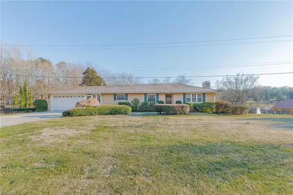 605 E Cooksey DR, Thomasville, NC 27360