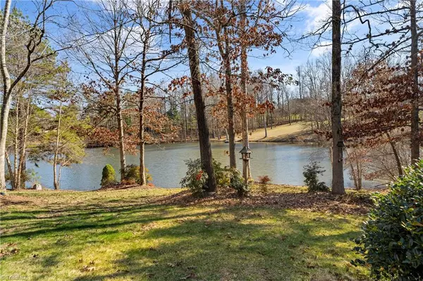 Statesville, NC 28625,162 Twin Lakes DR