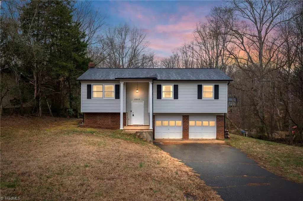 Tobaccoville, NC 27050,5313 Crown Point DR