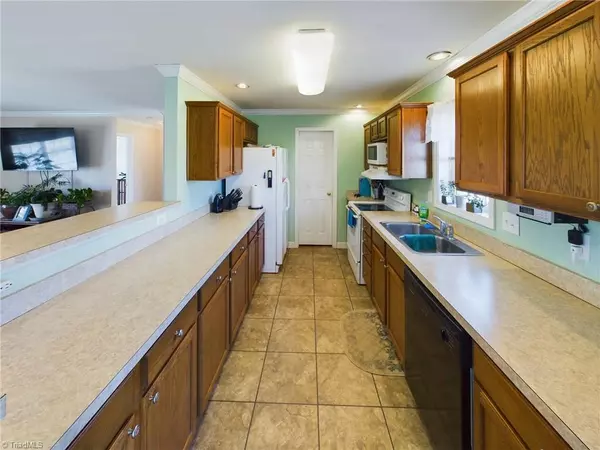 Vale, NC 28168,6052 Pointe West LN