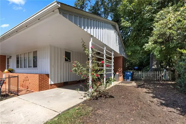 Statesville, NC 28677,304 Mitchell AVE
