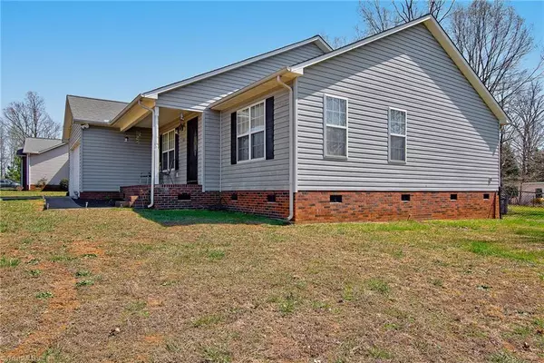 Salisbury, NC 28146,128 Basset CIR