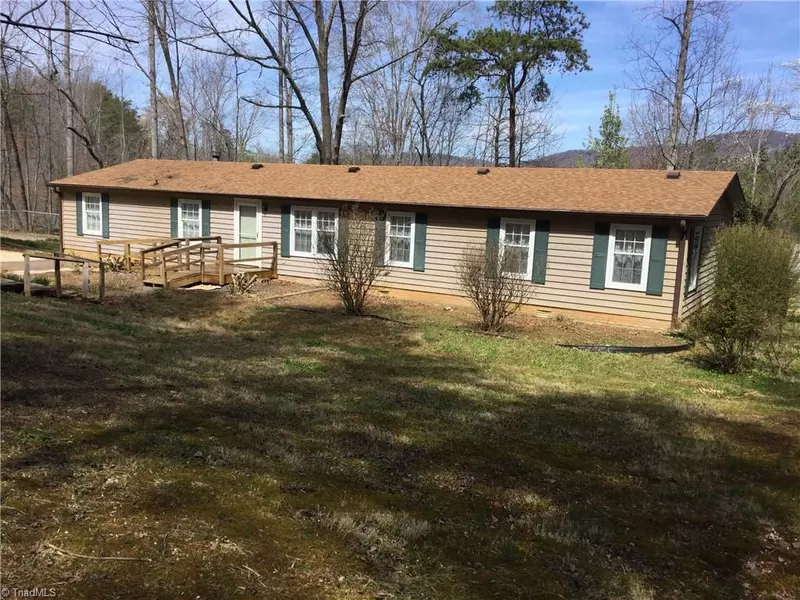 1027 Old Wagon RD, King, NC 27021