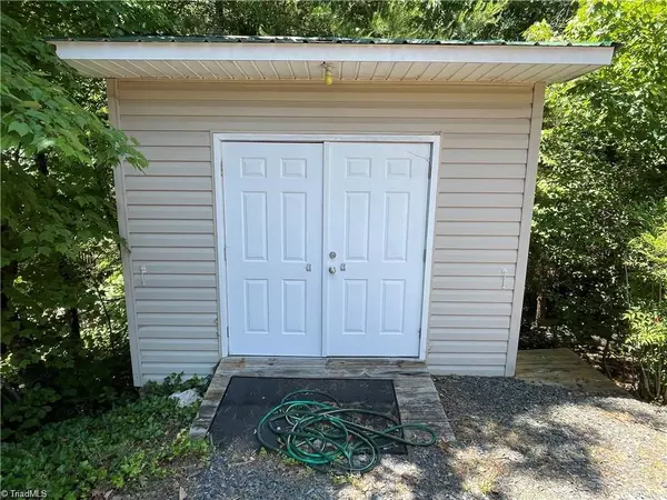 New London, NC 28127,122 Eagle DR