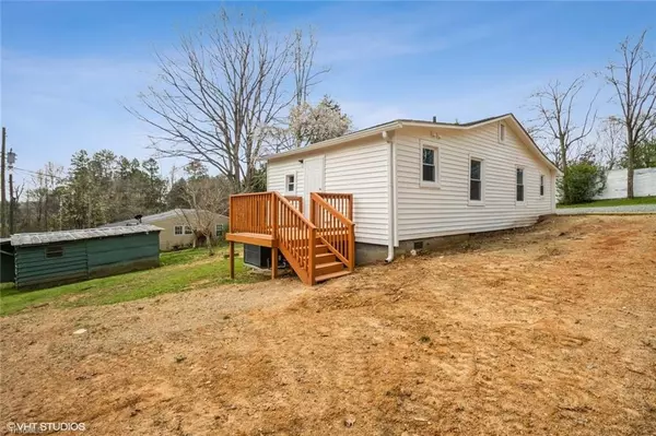 Thomasville, NC 27360,170 Moore LN