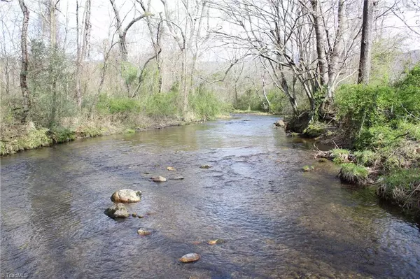 8000 LONGBOTTOM RD, State Road, NC 28635