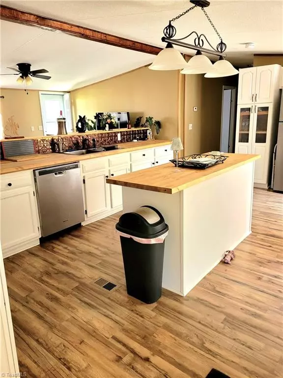 Lexington, NC 27292,483 Lester DR