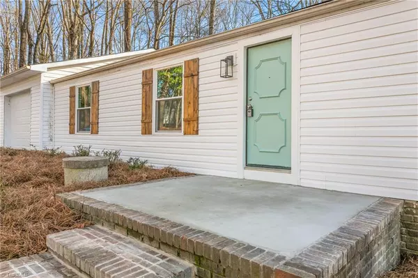 Tobaccoville, NC 27050,1035 Gap LN