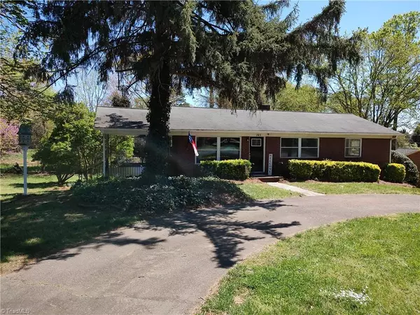 165 S Peace Haven RD, Winston Salem, NC 27104