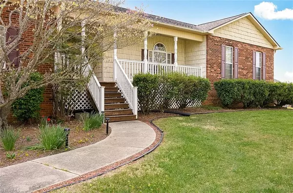1290 Hege RD, Lexington, NC 27295