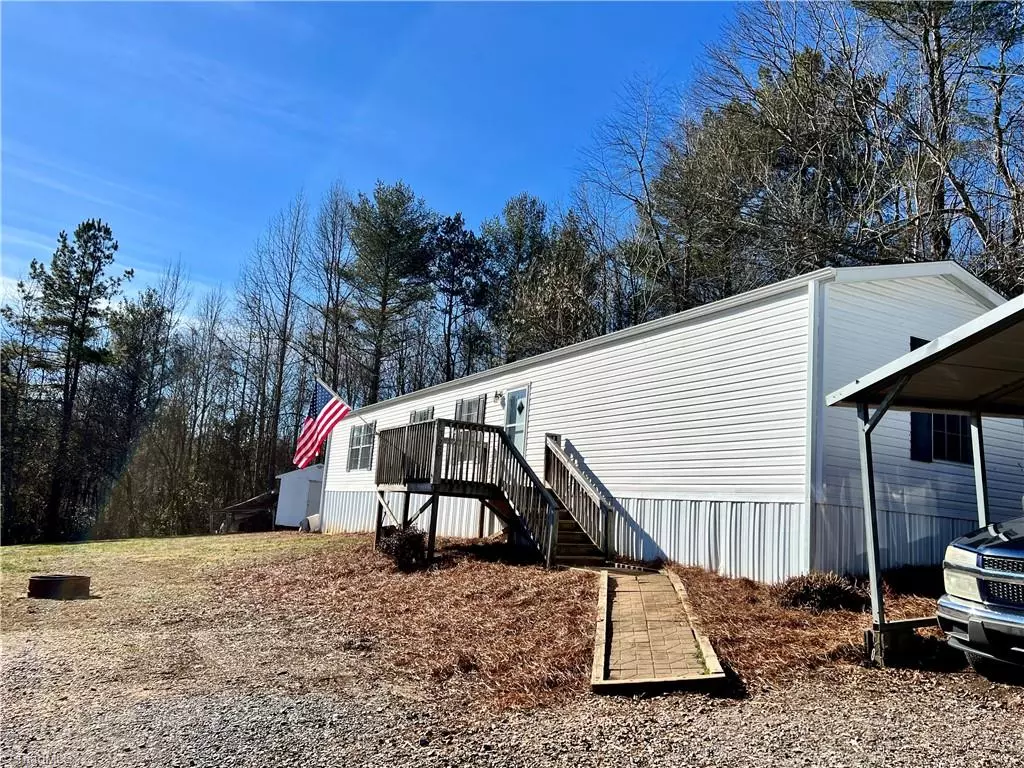 Purlear, NC 28665,326 Huffman Fork RD