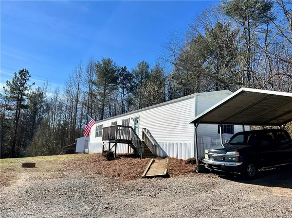 Purlear, NC 28665,326 Huffman Fork RD